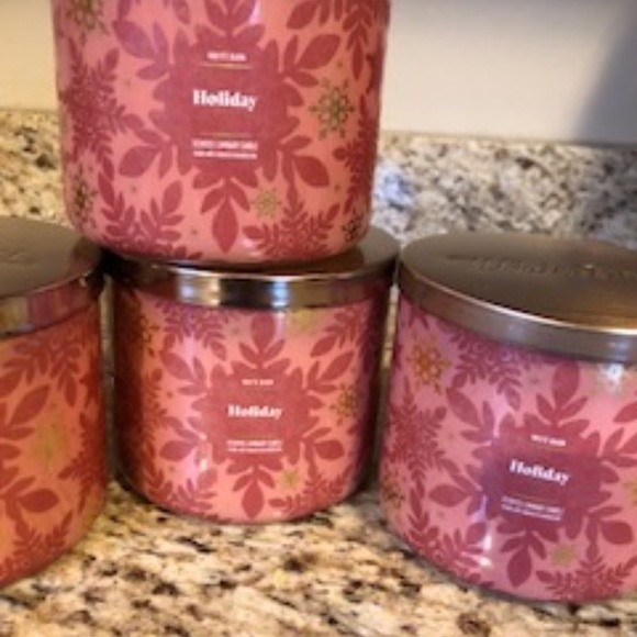 Bath & Body Works Holiday Three Wick Candle Bundle *NEW* - Picture 4 of 6